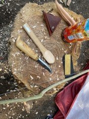 3-ナイフ、砥石、即席糸鋸。工作中。